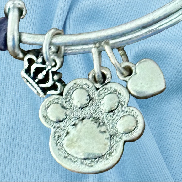 EUC! UNIQUE PREMIER DESIGNS FAUX SUEDE CHARM BRACELET - Picture 2 of 4